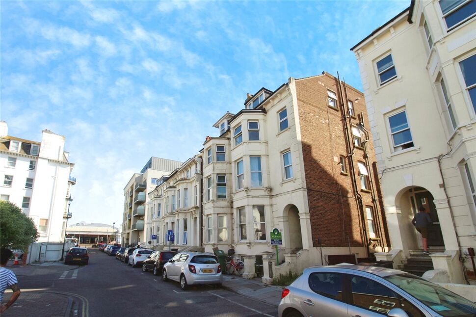 Main image of 2 bedroom  Flat to rent, Alhambra Road, Southsea, Hampshire, PO4