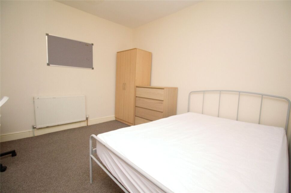 Main image of 1 bedroom  Room to rent, Hampshire Street, Portsmouth, Hampshire, PO1