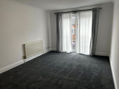 Meredith Road, 2 bedroom  Flat to rent, £1,200 pcm