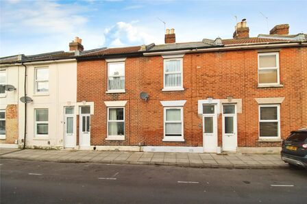 3 bedroom Mid Terrace House for sale