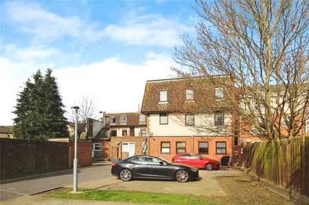 New Road, 2 bedroom  Flat for sale, £80,000