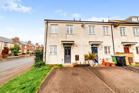 Denewood, 2 bedroom Mid Terrace House to rent, £675 pcm