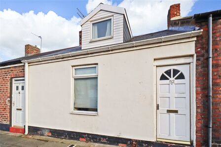 2 bedroom Mid Terrace House for sale