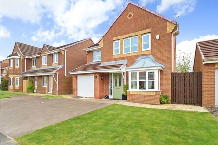 Douglas Way, 4 bedroom Detached House for sale, £260,000