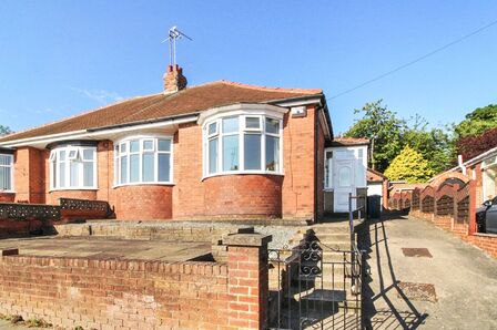 Priory Grove, 2 bedroom Semi Detached Bungalow for sale, £170,000
