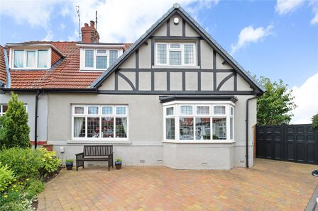 Shirley Gardens, 3 bedroom Semi Detached House for sale, £270,000