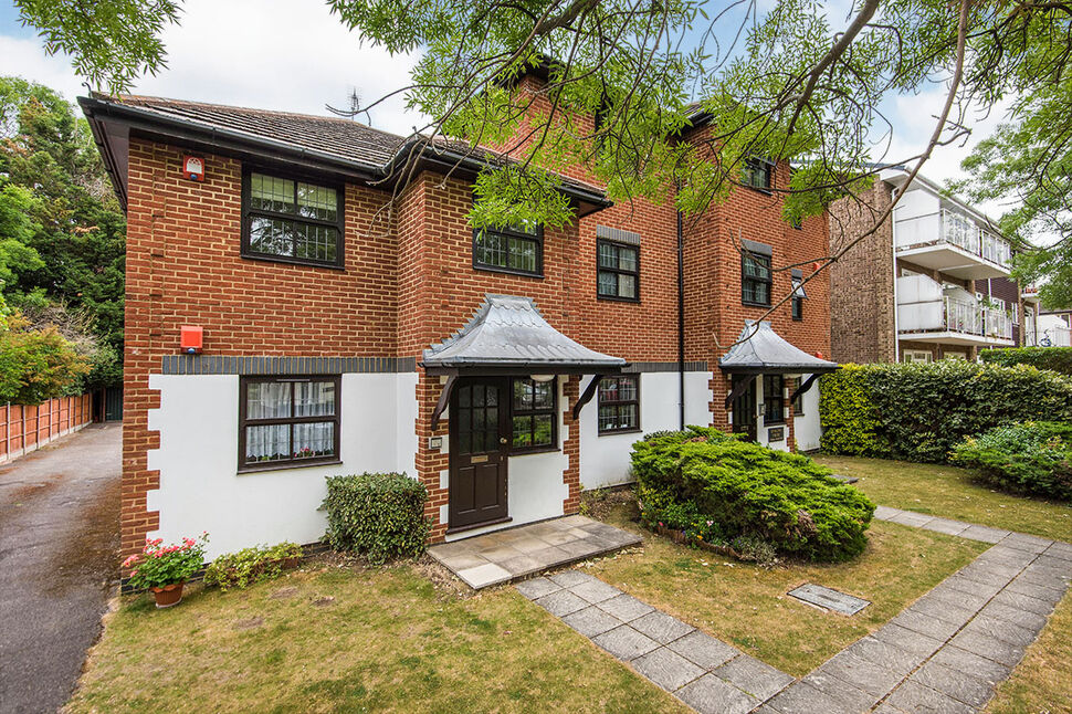 Main image of 1 bedroom  Flat for sale, Stirling Court, 36 Lovelace Gardens, Surrey, KT6