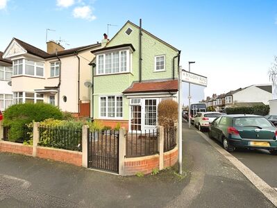 Thornhill Road, 3 bedroom Detached House for sale, £800,000