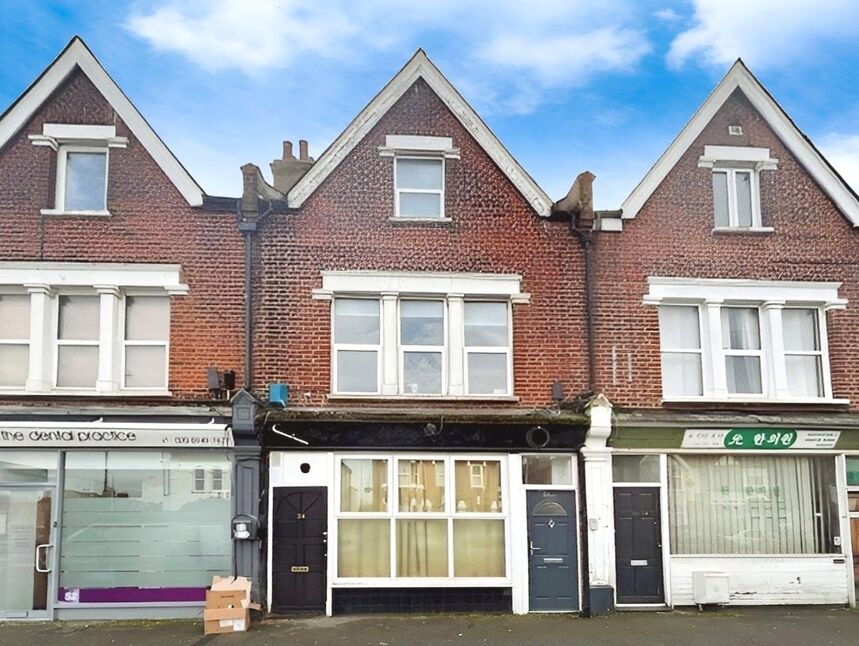 Main image of 2 bedroom  Flat for sale, Cambridge Road, New Malden, KT3