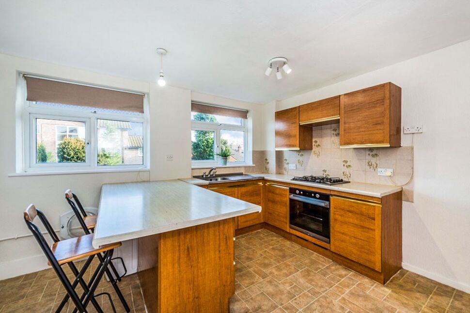 Fitted Kitchen With Appliances