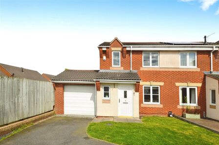Tunicliffe Court, 3 bedroom Semi Detached House to rent, £995 pcm