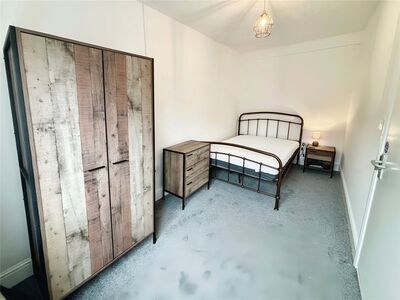 1 bedroom  Room to rent