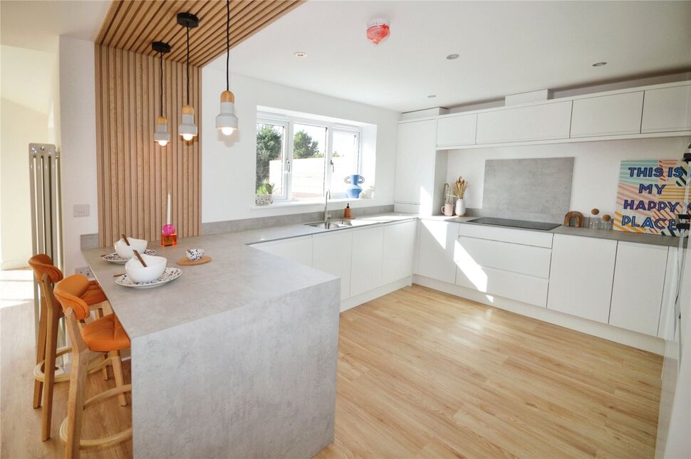 Kitchen / Dining Area