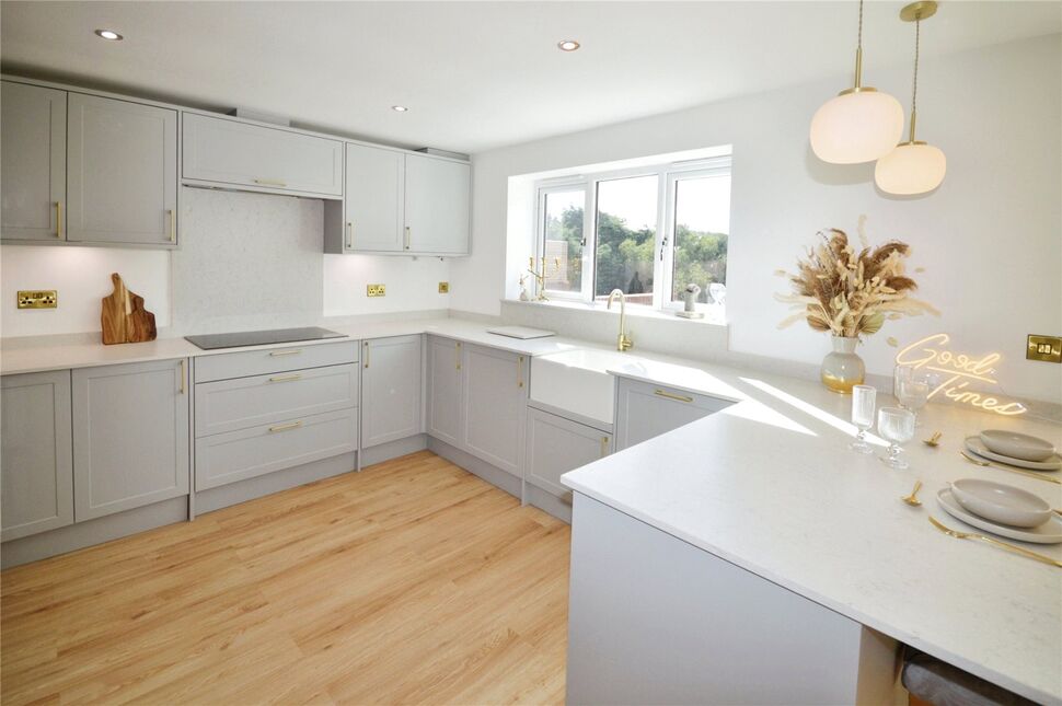 Kitchen / Dining Area