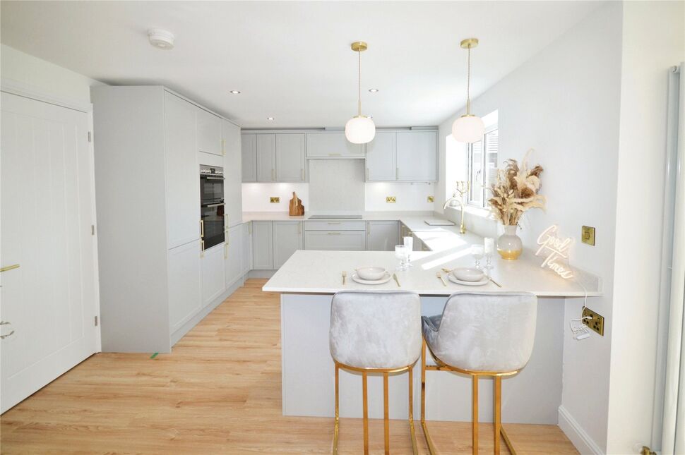 Kitchen / Dining Area