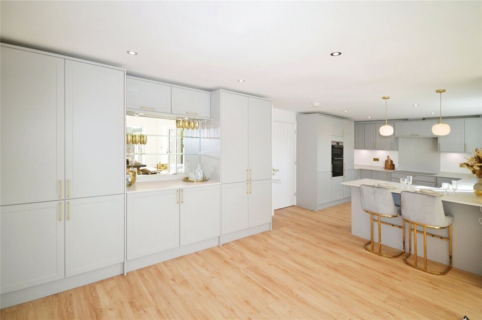 Kitchen / Dining Area