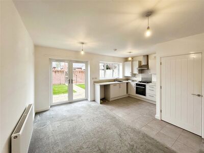 High Street, 3 bedroom Semi Detached House for sale, £215,000