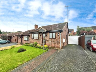 Pennine Way, 2 bedroom Semi Detached Bungalow to rent, £875 pcm