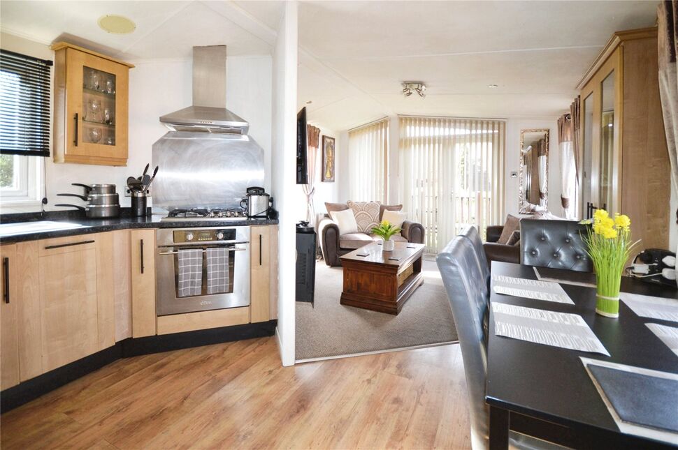 Kitchen / Dining Area