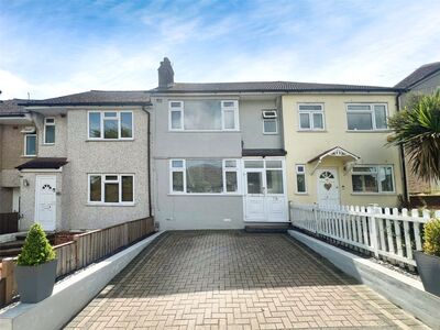 3 bedroom Mid Terrace House for sale