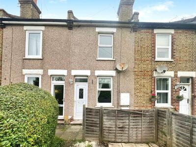 3 bedroom Mid Terrace House for sale