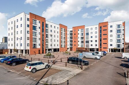 Pilgrims Way, 2 bedroom  Flat to rent, £995 pcm