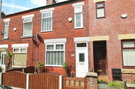 2 bedroom Mid Terrace House for sale