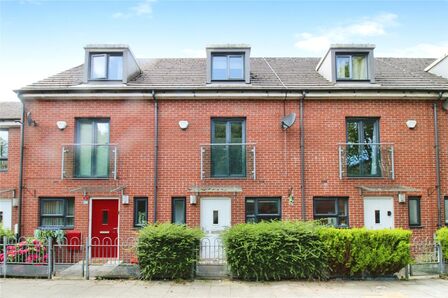 3 bedroom Mid Terrace House for sale