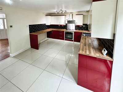 Lions Drive, 3 bedroom Semi Detached House to rent, £1,150 pcm