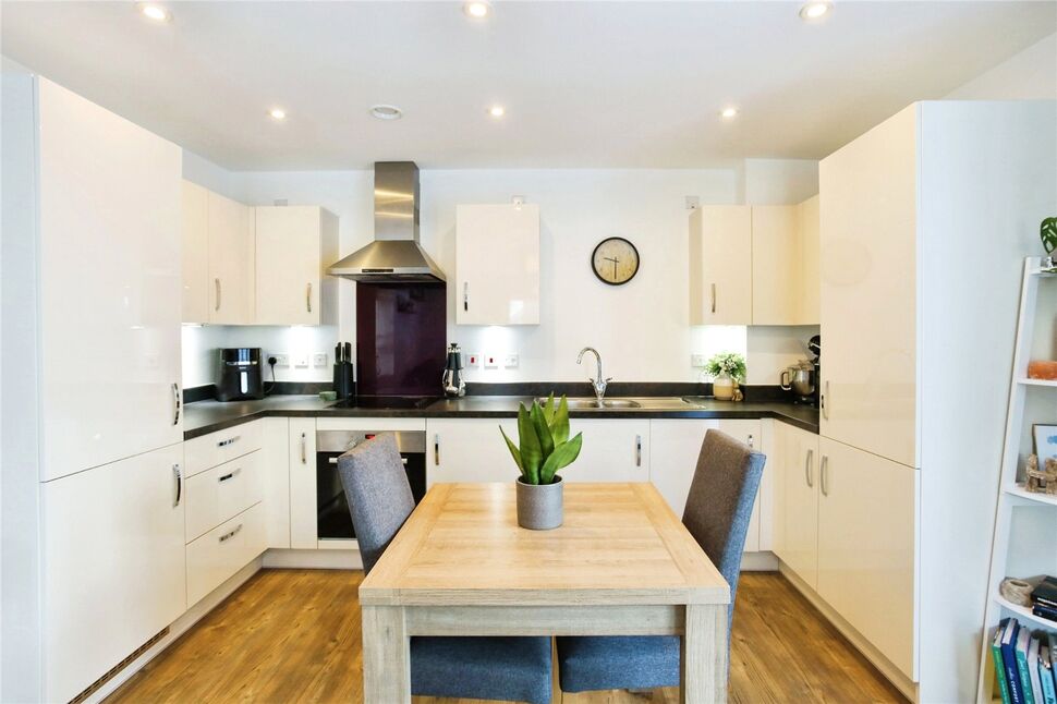 Main image of 2 bedroom  Flat for sale, The Avenue, Tunbridge Wells, Kent, TN2