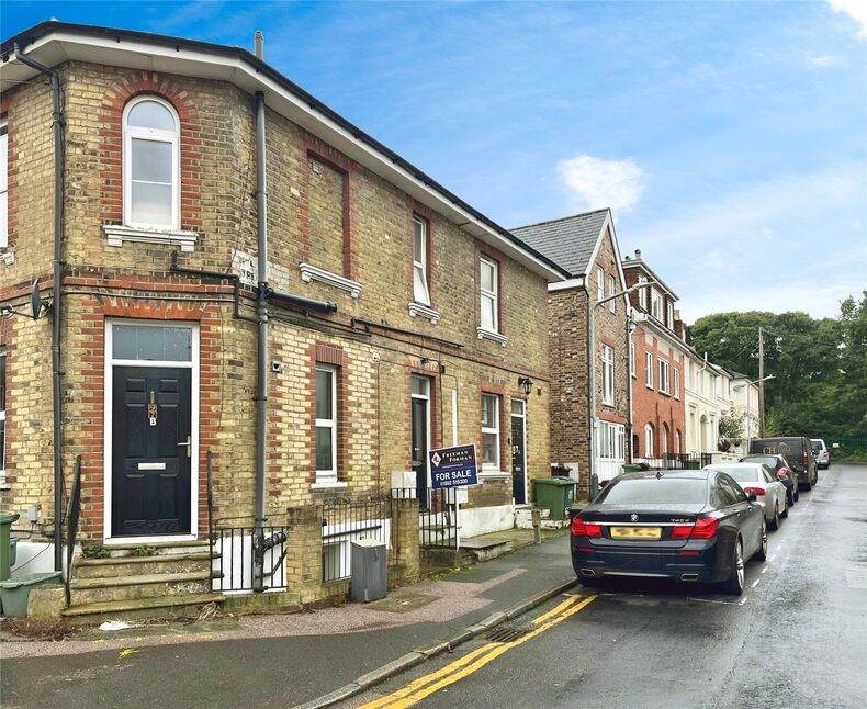 Main image of 1 bedroom  Flat for sale, Goods Station Road, Tunbridge Wells, Kent, TN1