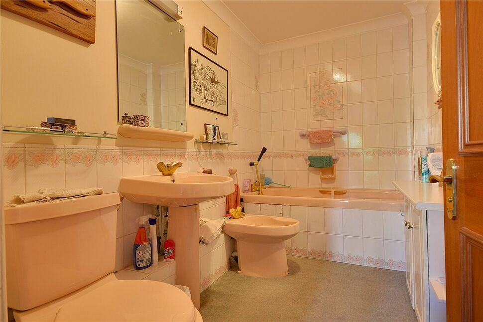 En-Suite Bathroom WC