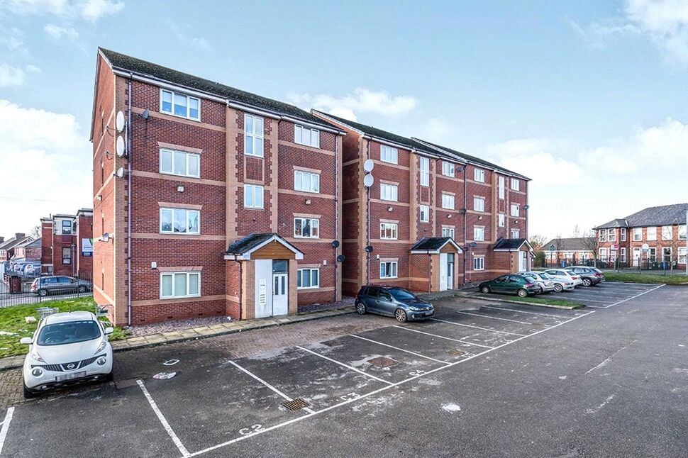 3 bedroom Mid Terrace House for sale, Halliwell Road, Bolton, BL1 £