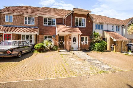 Fanconi Road, 2 bedroom Mid Terrace House to rent, £1,250 pcm