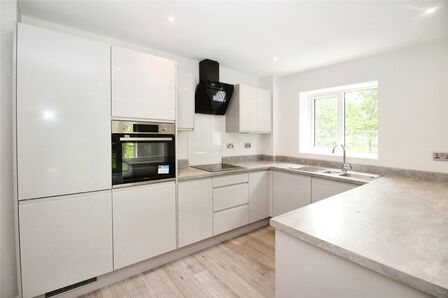 Weybridge Close, 2 bedroom  Flat for sale, £270,000