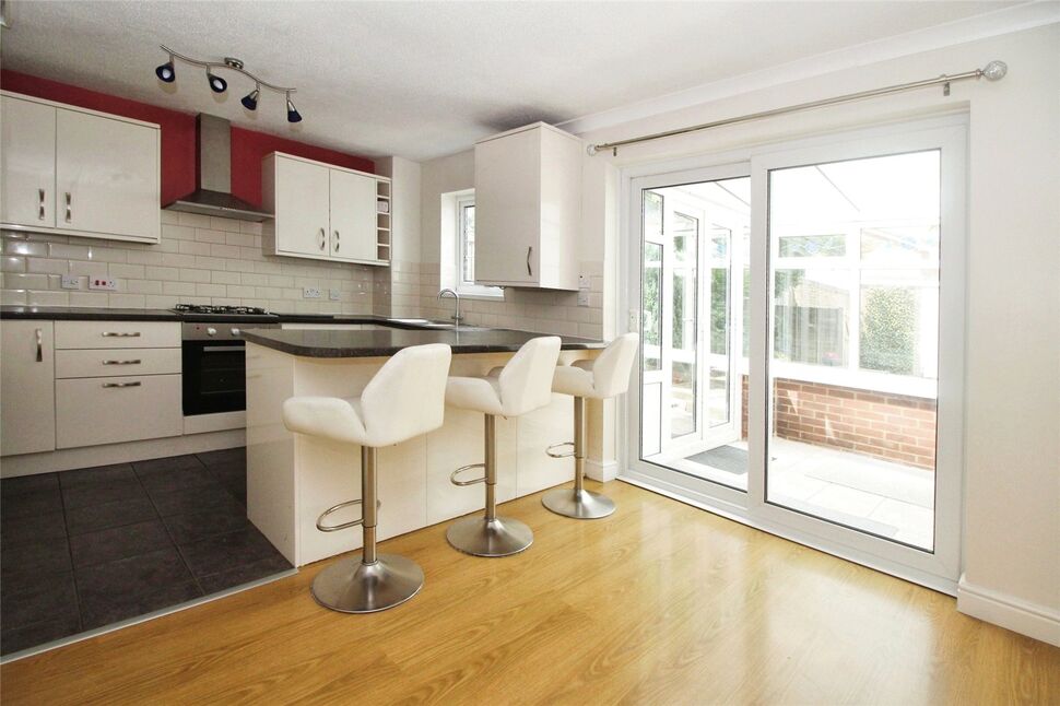 3 bedroom Mid Terrace House for sale, Gleaming Wood Drive, Lords Wood