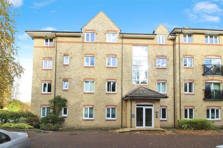 Hardings Close, 2 bedroom  Flat for sale, £250,000