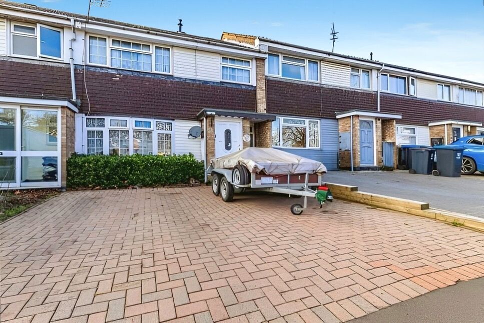 Main image of 3 bedroom Mid Terrace House for sale, St. Agnells Lane, Hemel Hempstead, Hertfordshire, HP2