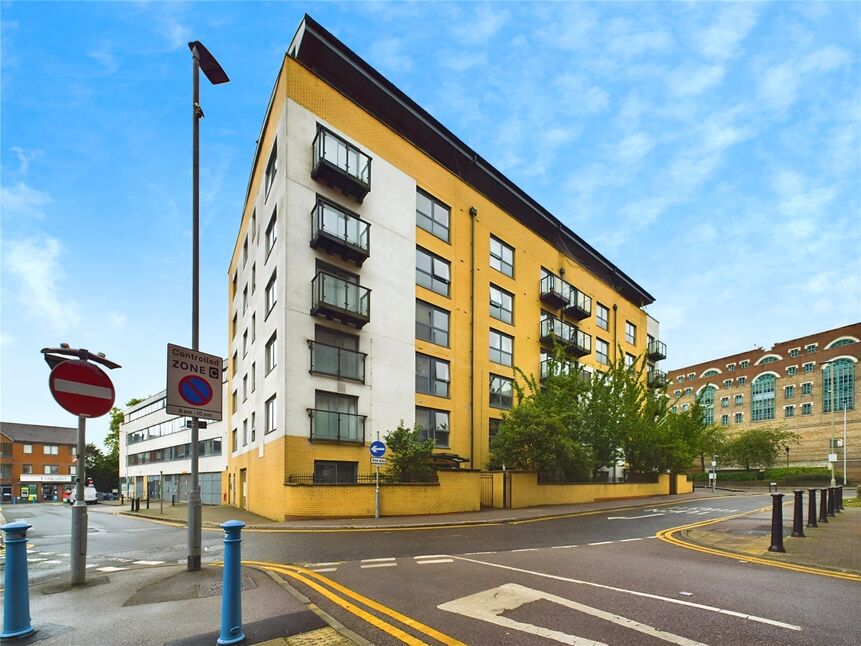 Main image of 2 bedroom  Flat for sale, Lord Street, Watford, Hertfordshire, WD17