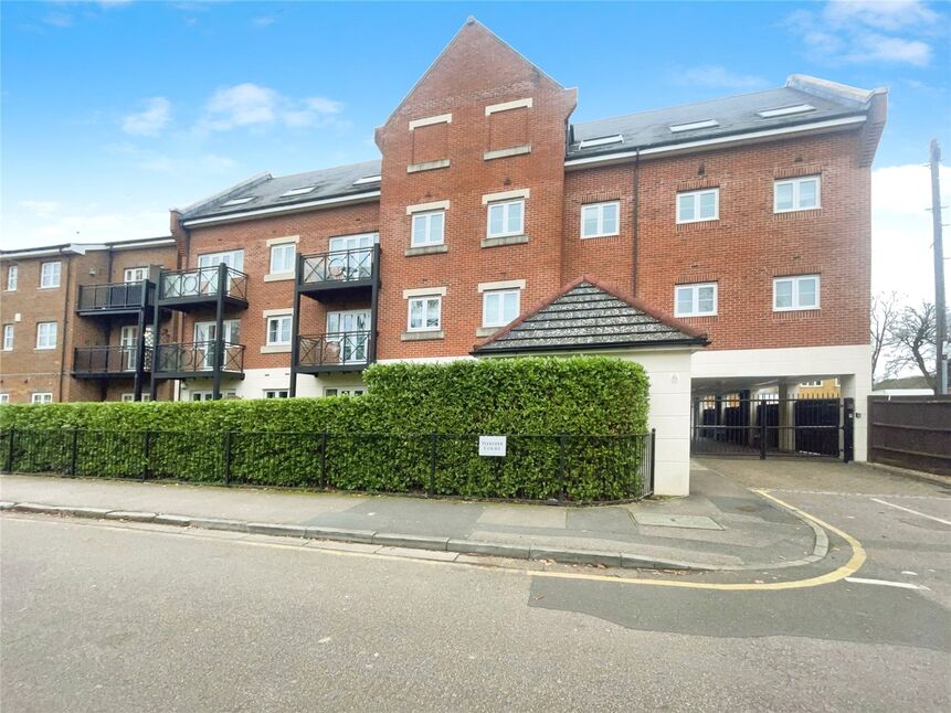 Main image of 2 bedroom  Flat for sale, Wharf Lane, Rickmansworth, Hertfordshire, WD3