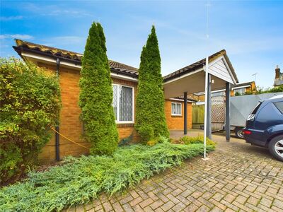 Frobisher Close, 3 bedroom Detached Bungalow for sale, £775,000