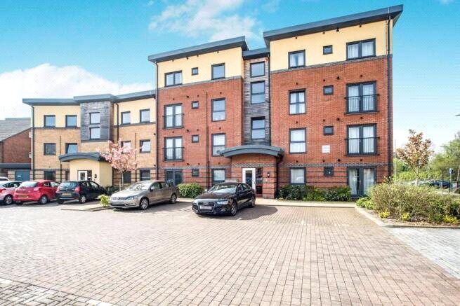 Main image of 2 bedroom  Flat for sale, Raven Close, Watford, Hertfordshire, WD18