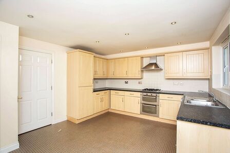 The Gateway, 4 bedroom Mid Terrace House to rent, £2,400 pcm