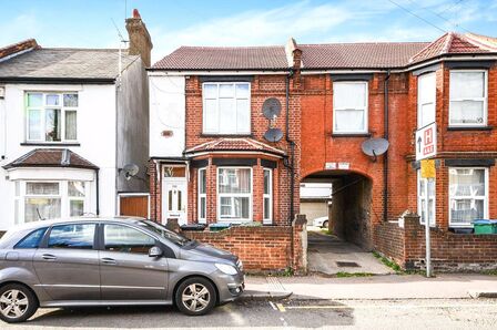 Vicarage Road, 3 bedroom  House to rent, £1,900 pcm