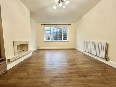 Hempstead Road, 2 bedroom  Flat to rent, £1,900 pcm