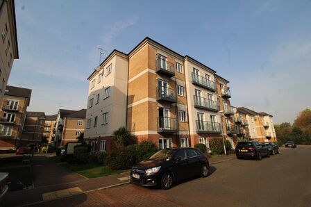 Cezanne Road, 2 bedroom  Flat to rent, £1,550 pcm