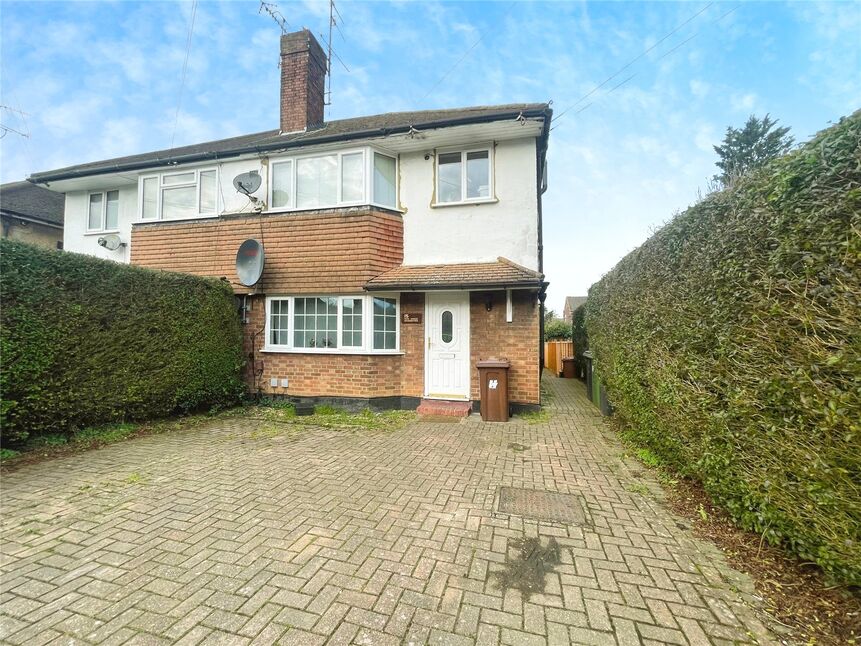 Main image of 2 bedroom  Flat for sale, Park Avenue Maisonettes, Park Avenue, Hertfordshire, WD23