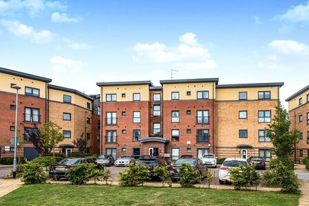 Raven Close, 2 bedroom  Flat to rent, £1,695 pcm