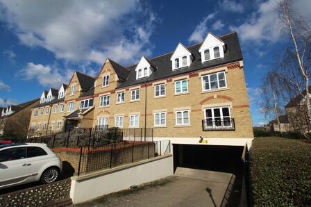 Exeter Close, 2 bedroom  Flat to rent, £1,550 pcm