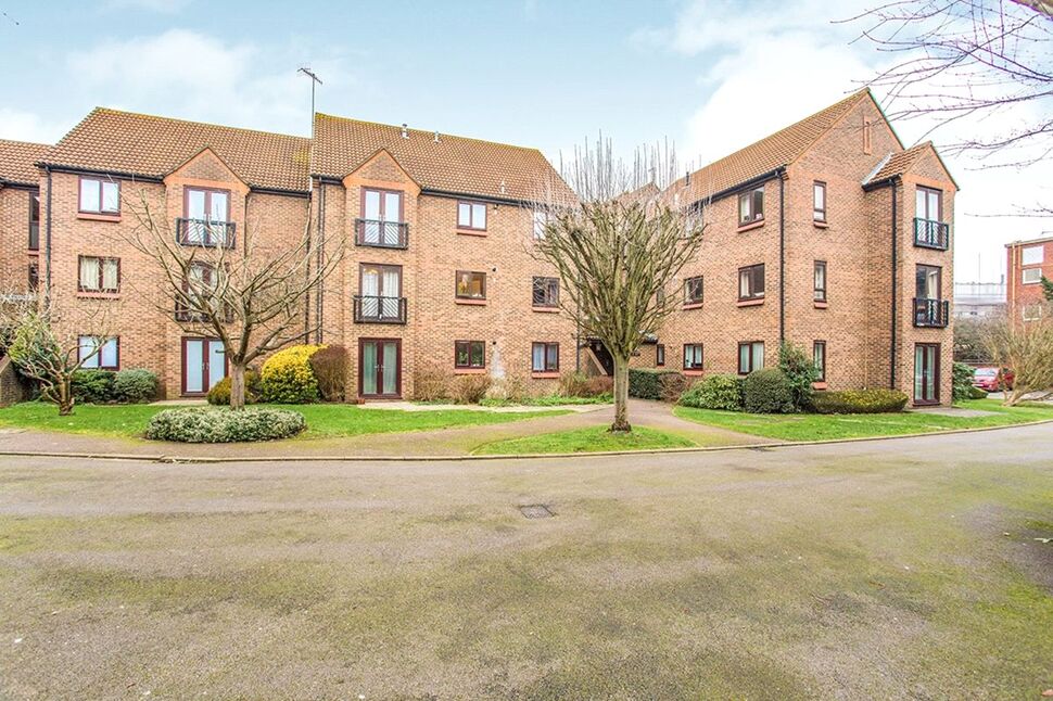 Main image of 1 bedroom  Flat to rent, Halsey Road, Watford, Hertfordshire, WD18